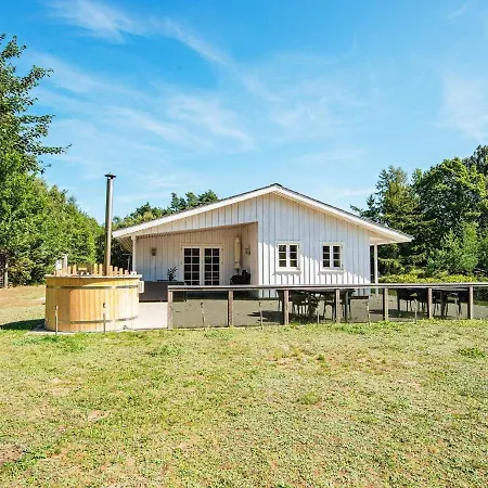 8 Person Holiday Home In Glesborg Prázdninový dům